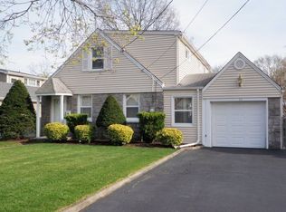 32 Maplewood Ave, Elmwood Park, NJ 07407