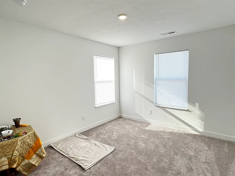 2725 Linwood Ave — Photo 16
