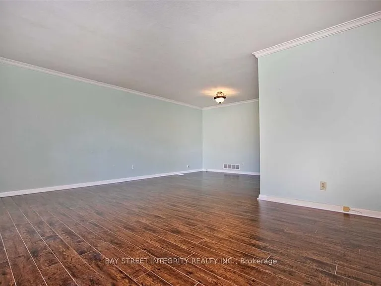 60 Hesketh Ct — Photo 6