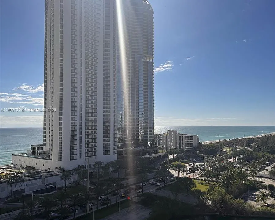 15811 Collins Ave #605