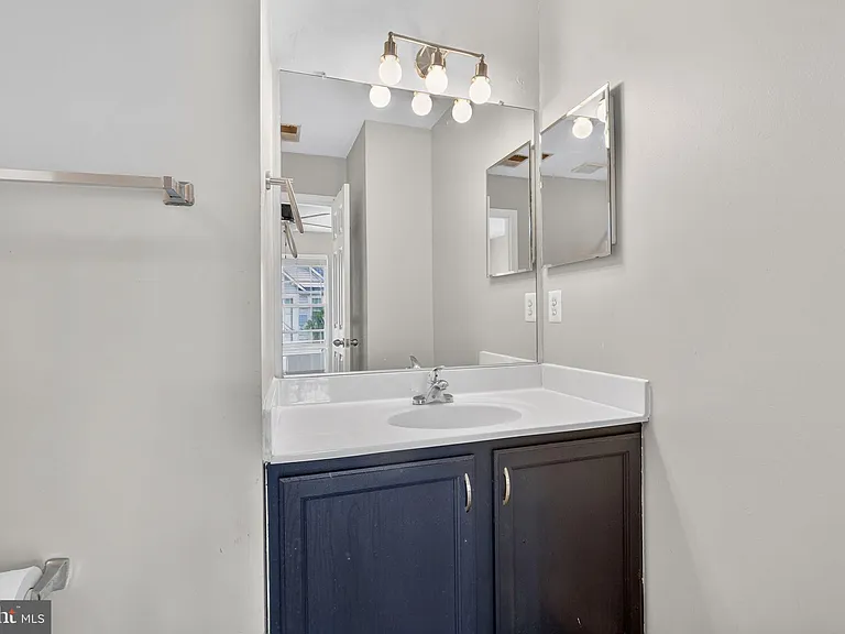13810 Fareham Ln — Photo 19