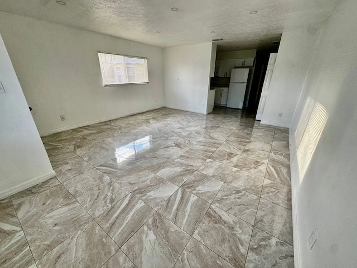 2 bedroom 1.5 bathroom First Floor Condo in Cape Coral — Photo 3
