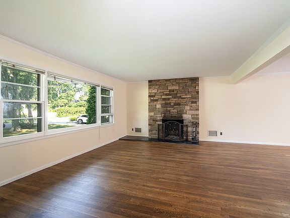 5th image of 71 Top O The Ridge Dr