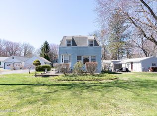 29 Hartman Rd, Glenmont, NY 12077