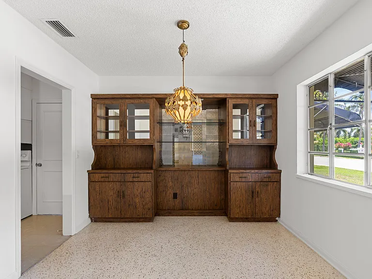 1725 N Lakeside Dr — Photo 9