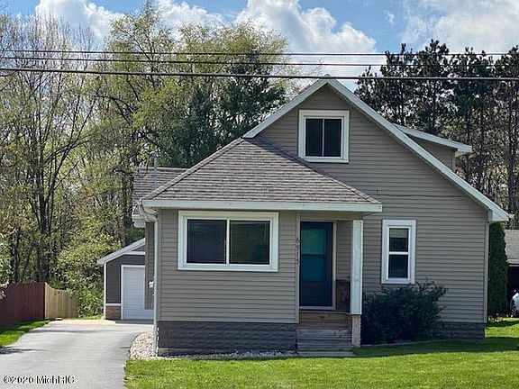 3rd image of 6913 Northland Dr NE