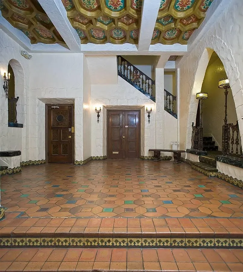 California & Pierce Apartments — Photo 1