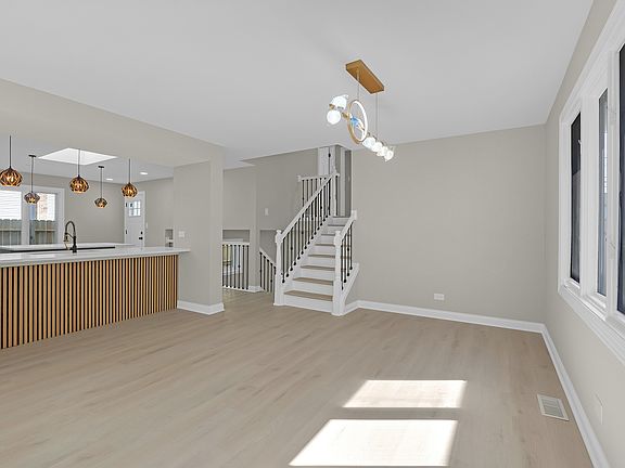 4th image of 1059 Cleveland Ave