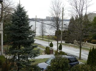 12 Westmoreland Pl, Douglaston, NY 11363