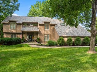 10820 W 119th Ter, Overland Park, KS 66213