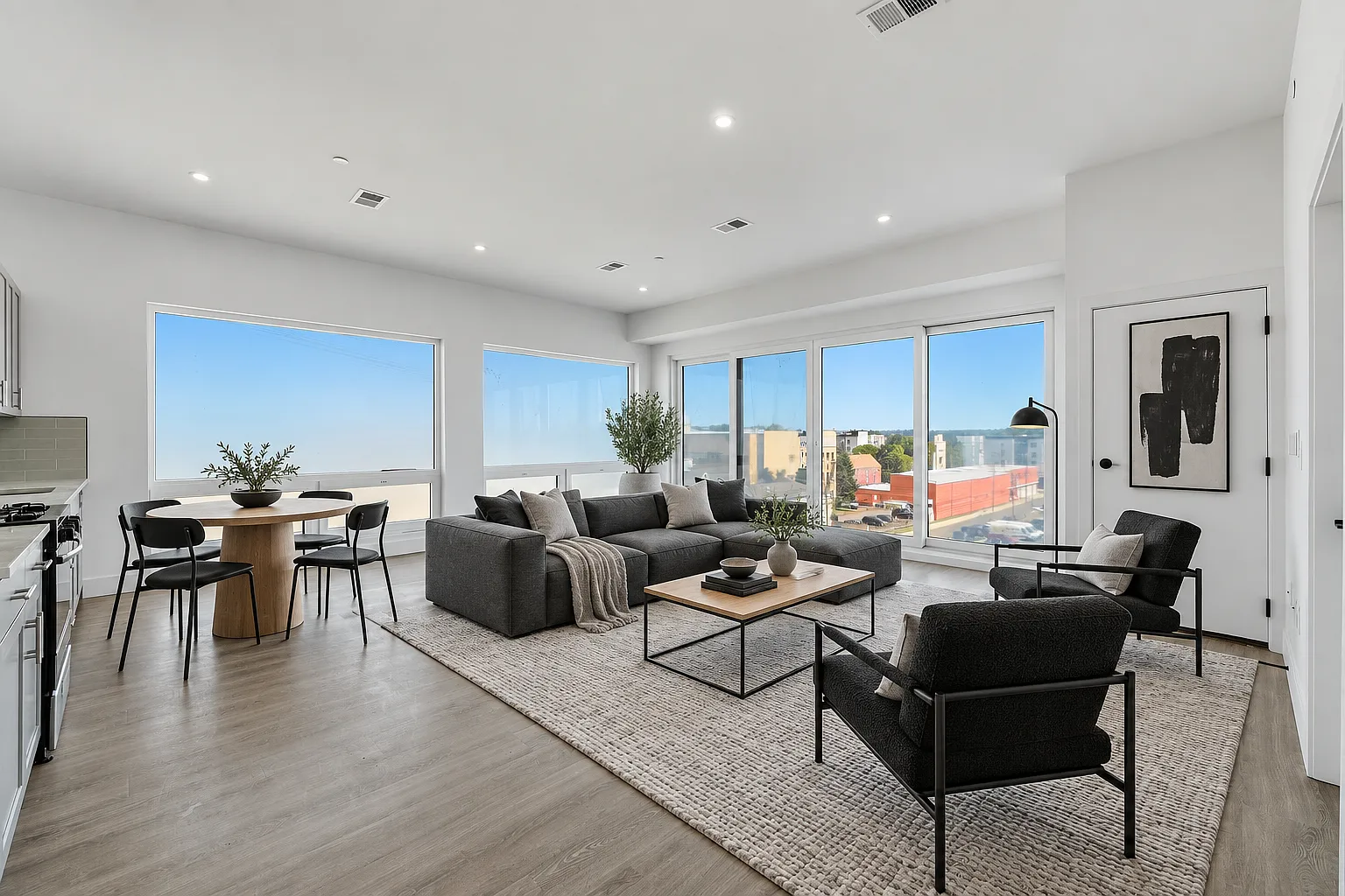 South Street Residences — Photo 1