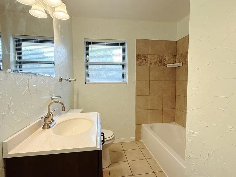 506 Classen Dr — Photo 11