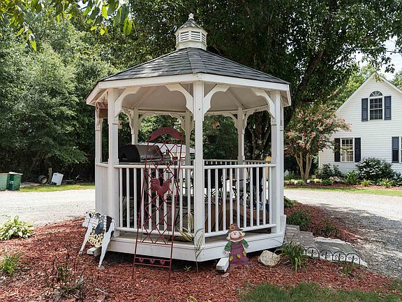 4th image of 160 Eubanks Farm Rd