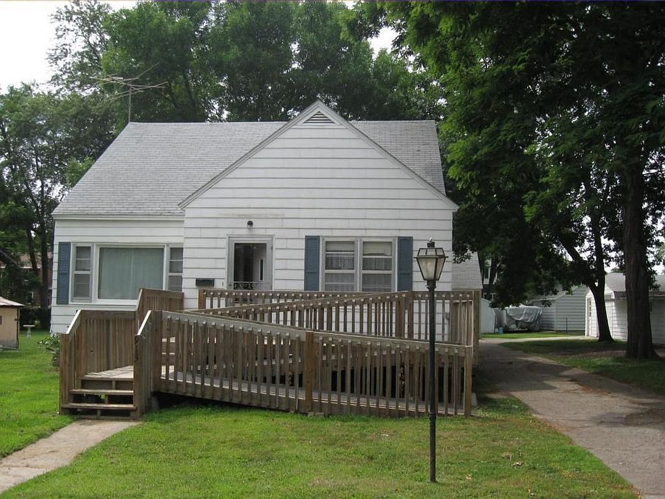 1st image of 913 Cedar Ave