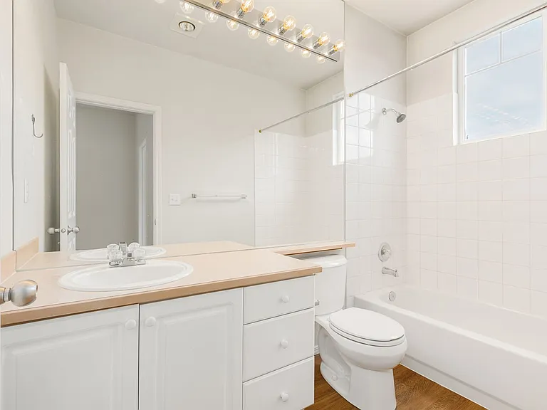 552 S 51st Ct — Photo 18