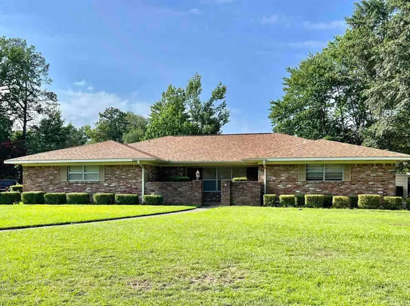 12 Lakewood Ln, Pine Bluff, AR 71603