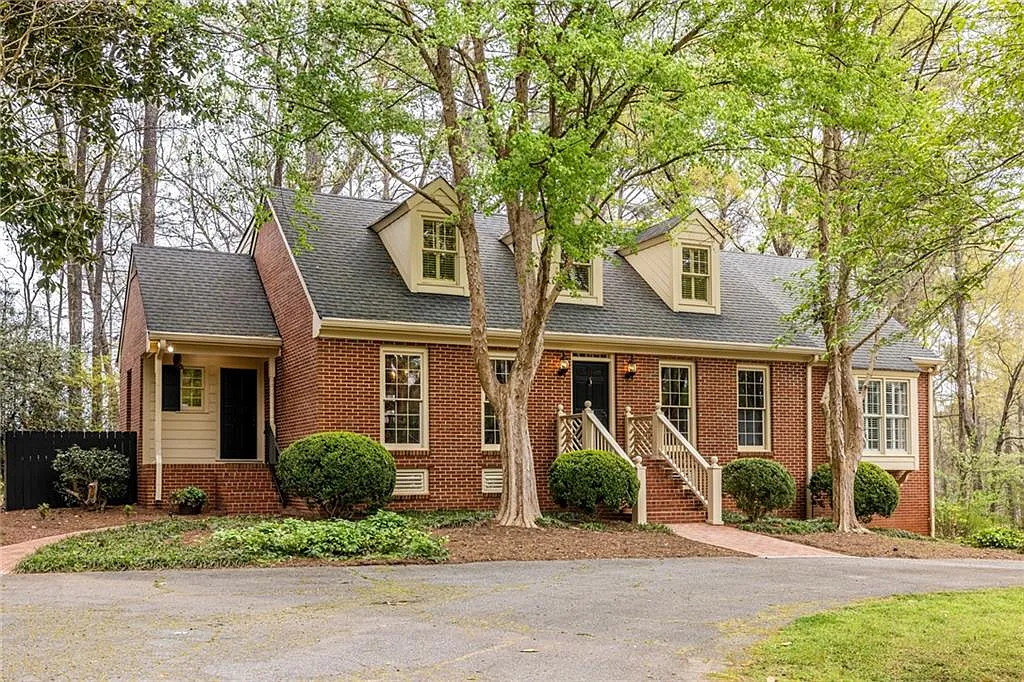 770 Riverbend Rd photo 1