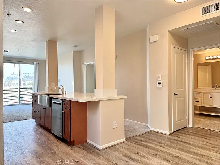 6400 Crescent #313 — Photo 2