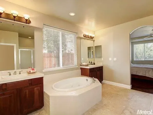 9850 Avellino Way, Elk Grove, CA 95757