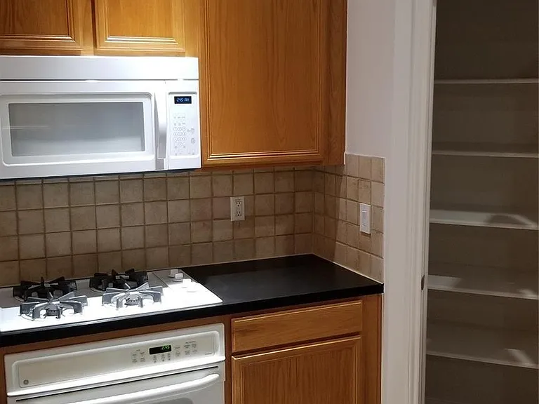 935 Rock Springs Dr — Photo 16