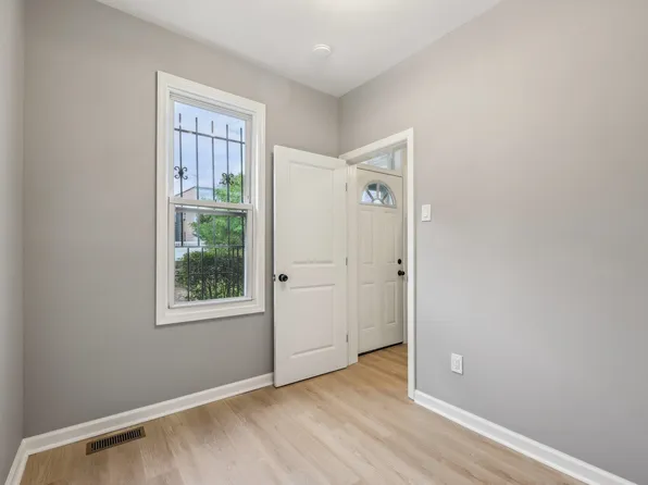 196 Clendenny Avenue image 14 of 26