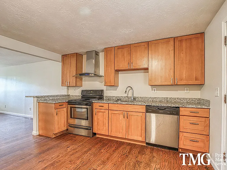 Jackson Court Apartments — Photo 20