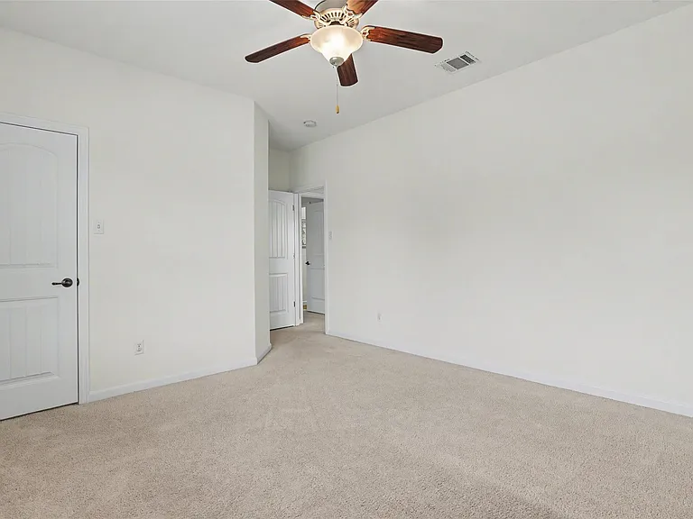 213 Southern Cross Dr — Photo 28