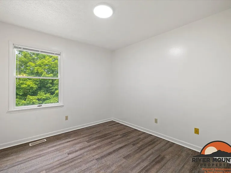 1485 Sandy Cir — Photo 15