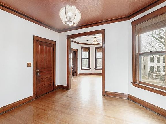 2nd image of 2514 N Francisco Ave #2