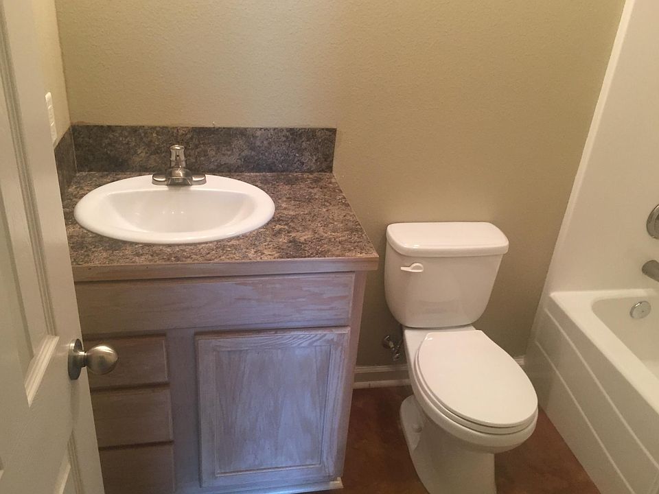 1st image of 557 Harvey Ave #557