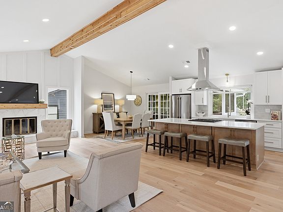 5th image of 3313 Clubland Dr