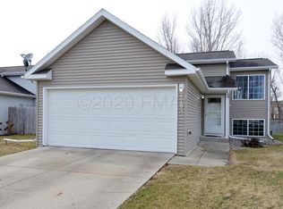 1783 Huntington Dr, West Fargo, ND 58078