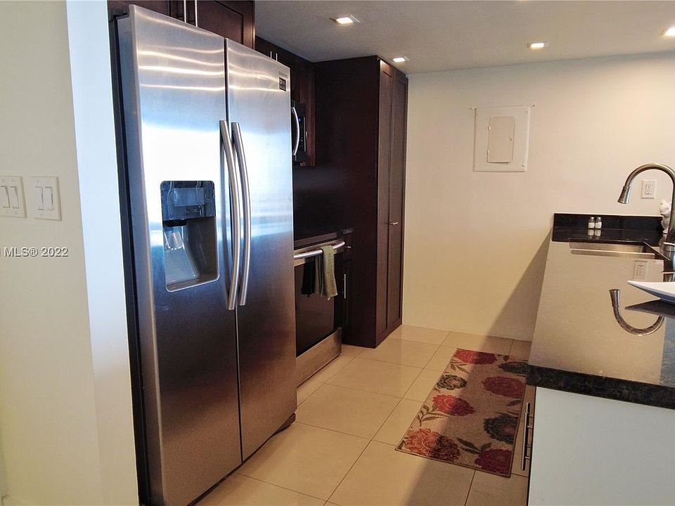 7601 E Treasure Dr # 1524 pic 3