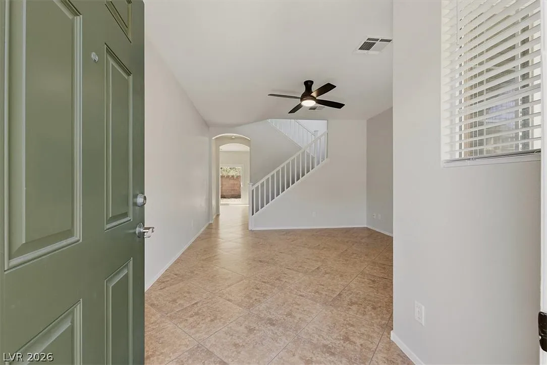 4 bed, 3.0 bath, 1848 sqft, $2,400 — Photo 3