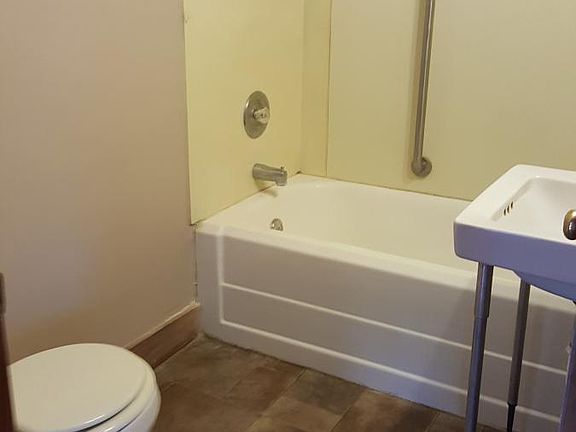 3rd image of 211 S Seminary Ave APT 2
