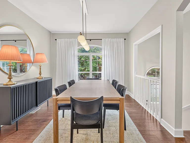 131 Carriage Ct — Photo 32