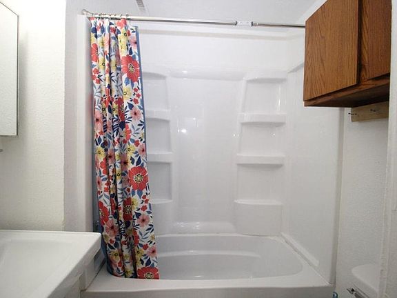 4th image of 404 1/2 N Dewey St #5