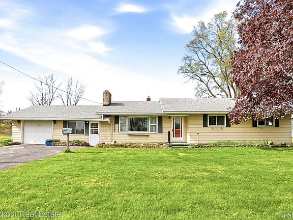 2nd image of 10051 Canada Rd