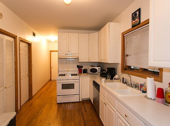 3rd image of 918 N Paulina St APT 01