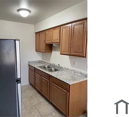 3401 Lafayette Dr NE — Photo 1