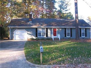 100 Honeysuckle Ln, Cary, NC 27513