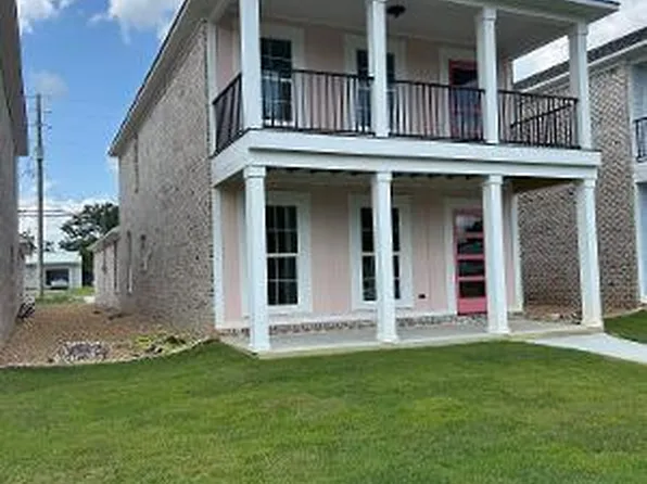 212 S 3rd St, Amory, MS 38821