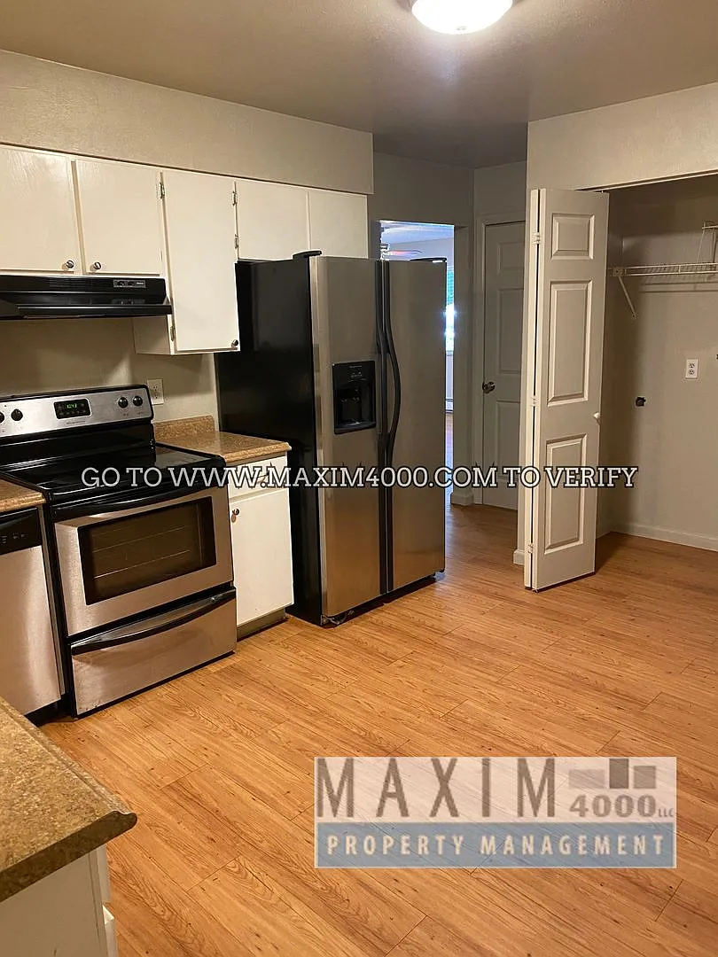 1035-1037 Cedar Way — Photo 3