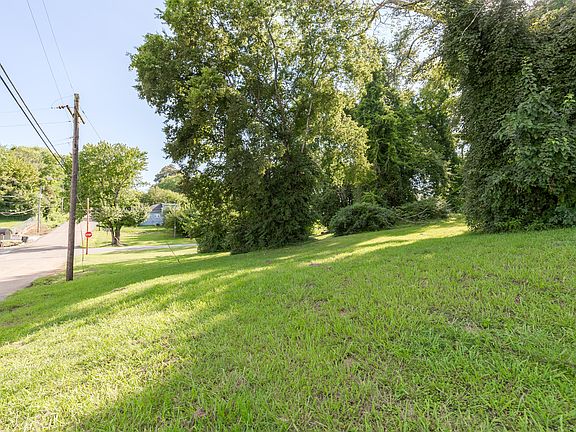 2nd image of 1909 Fremont Pl