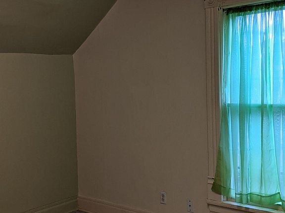 3rd image of 312 W Telegraph St