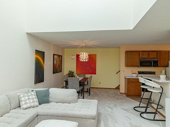 4th image of 1136 Pecks Woods Dr #1136