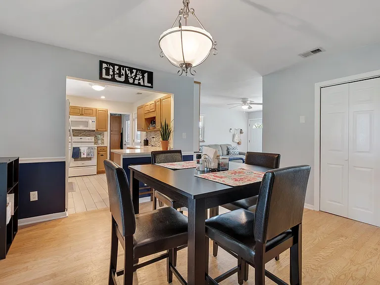 310 Lancaster Dr — Photo 13