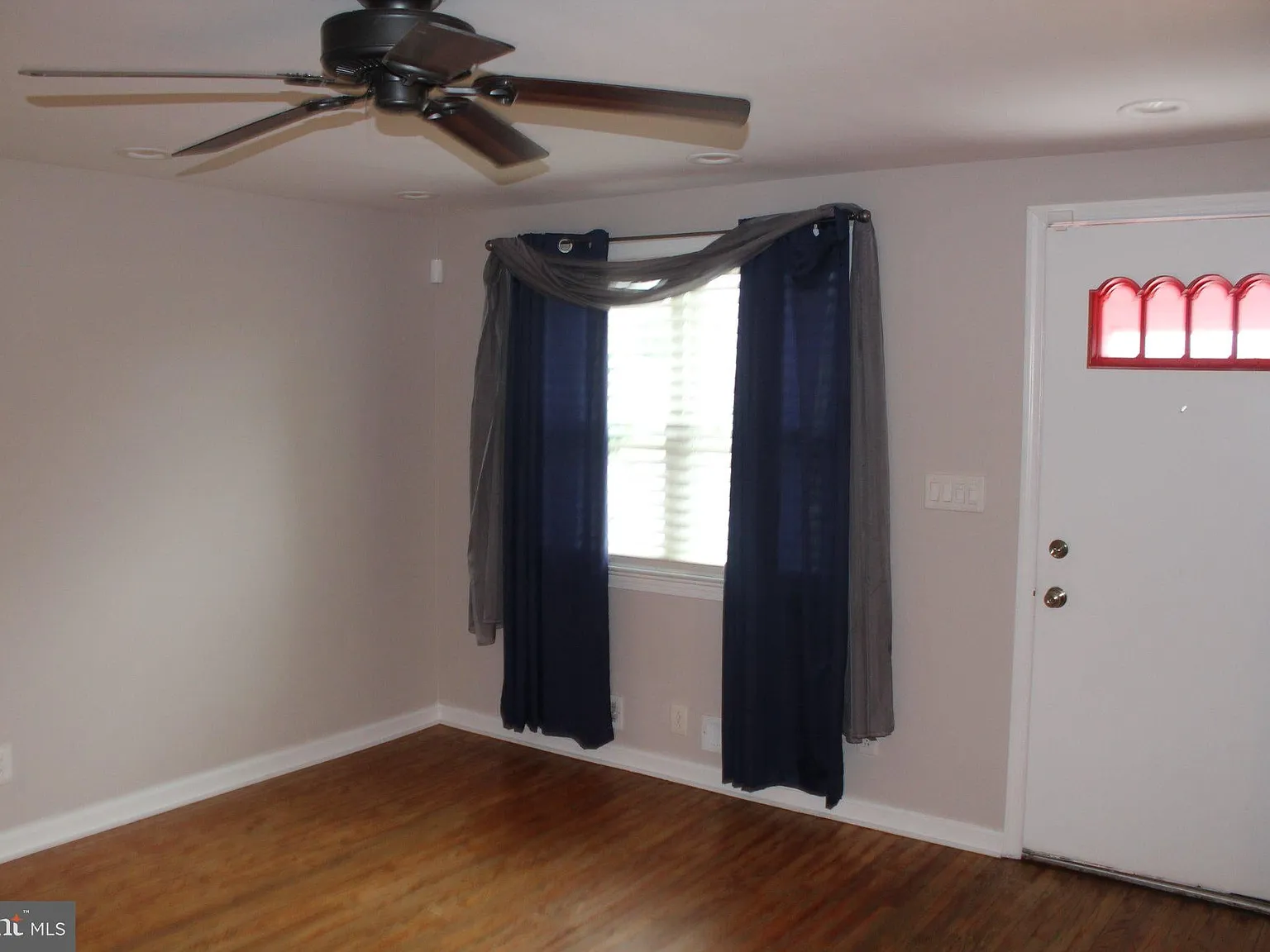 4 bed, 1.5 bath, 1024 sqft, $2,500 — Photo 2