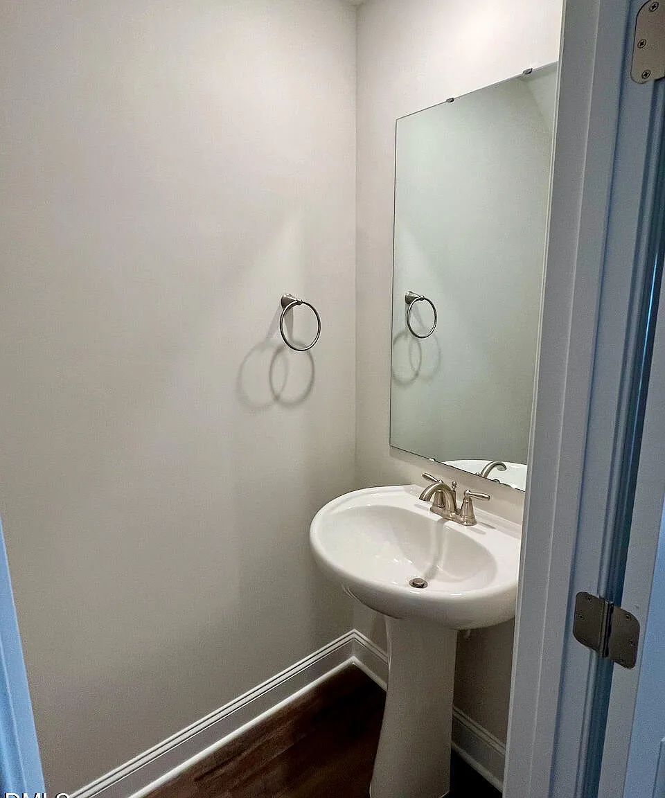 3 bed, 2.5 bath, 1629 sqft, $1,895 — Photo 4