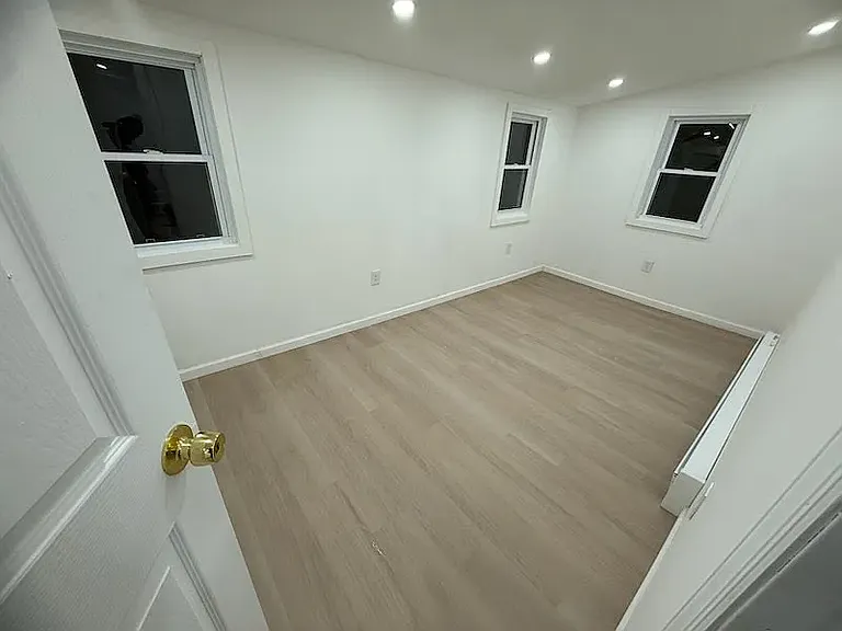 8 Woodland Cir S — Photo 3